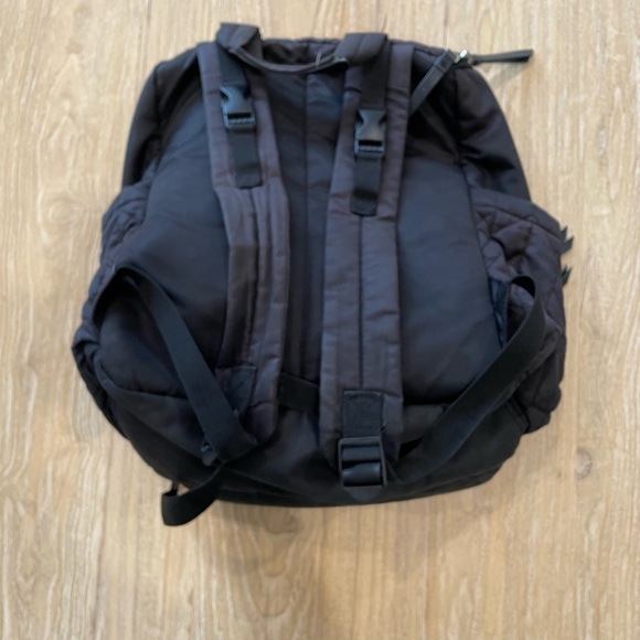 Skip Hop diaper backpack - Picture 2 of 3